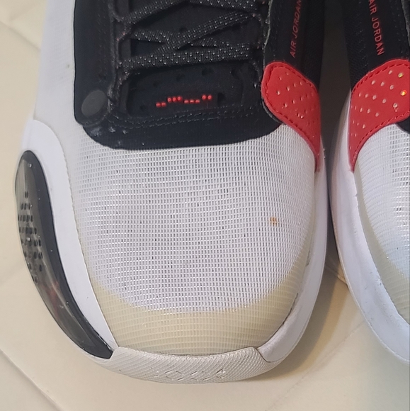 Air Jordan XXXIV 34 White University Red Black Chicago Men's Size 11 - Picture 3 of 11